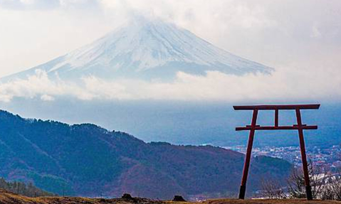 Lake Kawaguchiko Skyline Torii